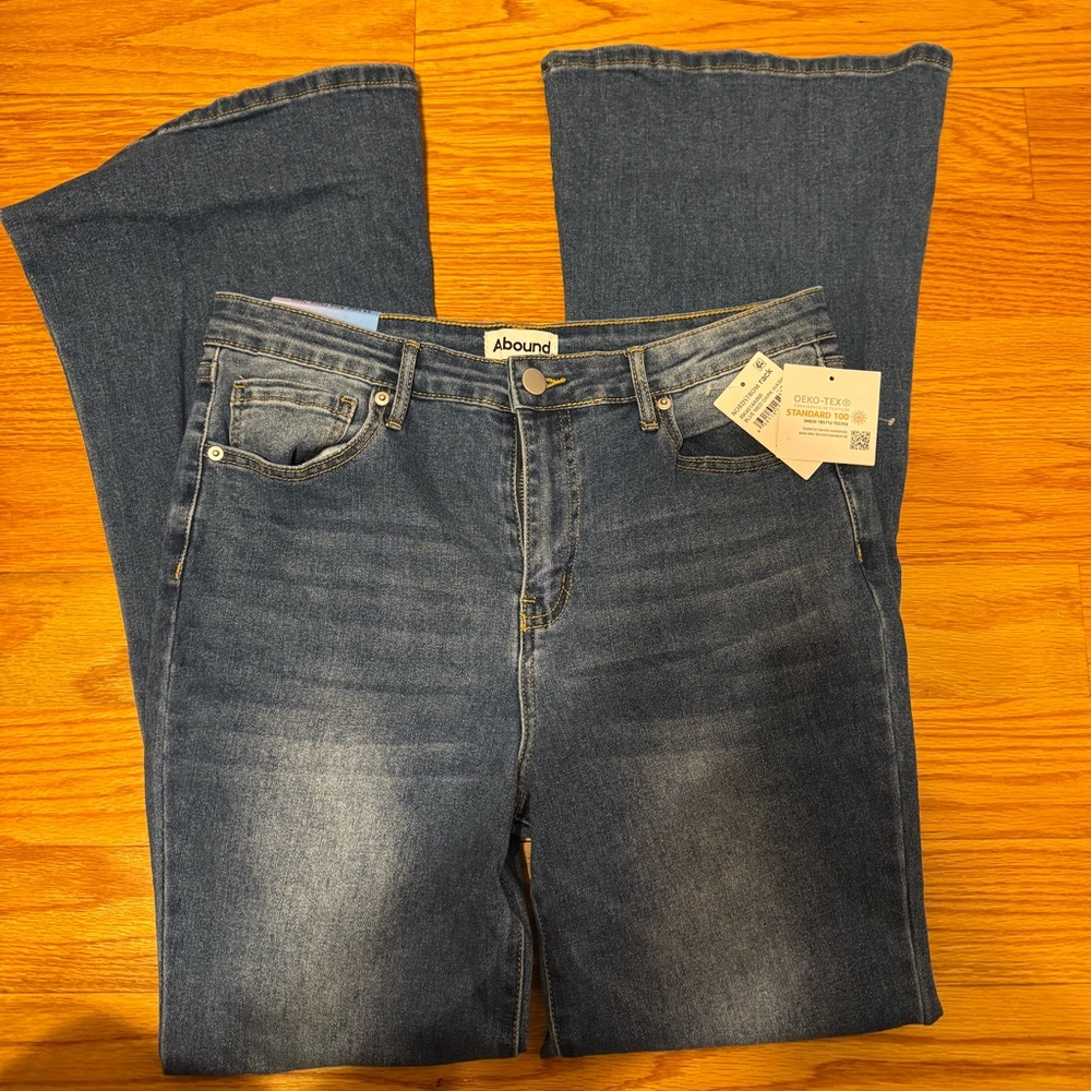 Abound women’s flare jeans - size 33 (NWT)